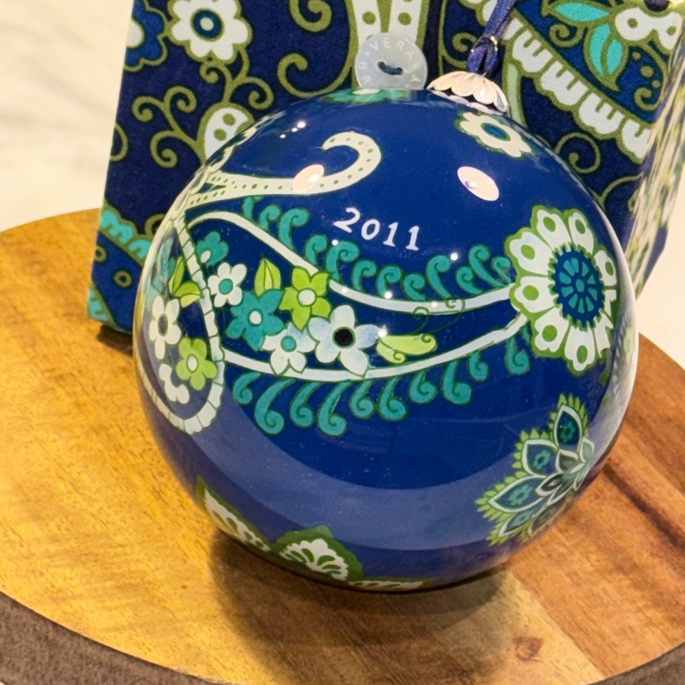 VERA BRADLEY Glass Christmas Ornament 2011 RHYTHM & BLUES 4" Keepsake Gift BOX - Picture 2 of 5